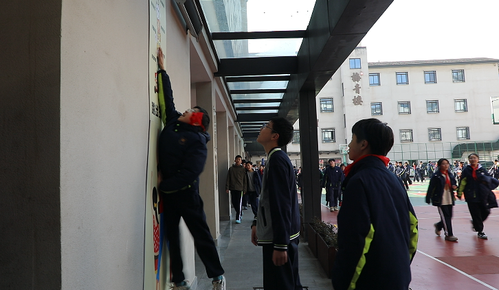 连墙都不放过！杭州这所中学把课间15分钟玩出了“天花板”_腾讯新闻