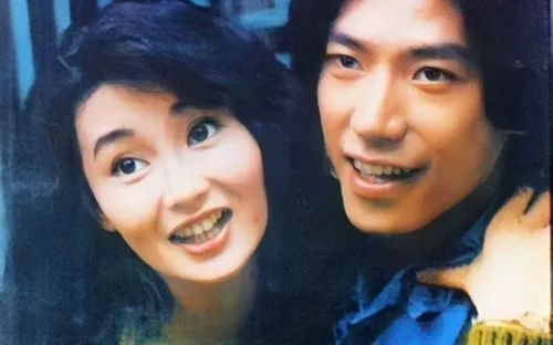 “乌鸦”张耀扬61岁近照曝光！满头白发独自吃面，昔日反派大佬变慈祥老人_腾讯新闻