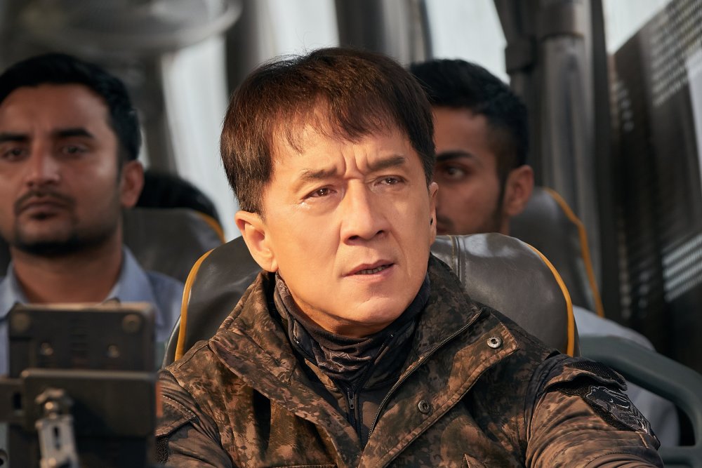 苦等五年,成龙携手赵喜娜带来新片《狂怒沙暴》喜登网飞榜单首位-腾讯