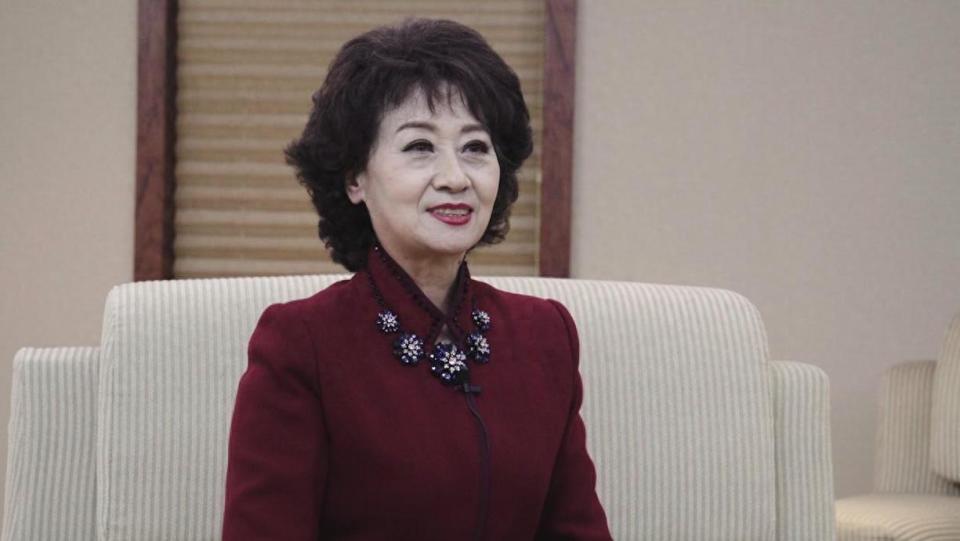 张悦:主持《夕阳红》走红,60岁退休,嫁给普通丈夫也幸福_腾讯新闻