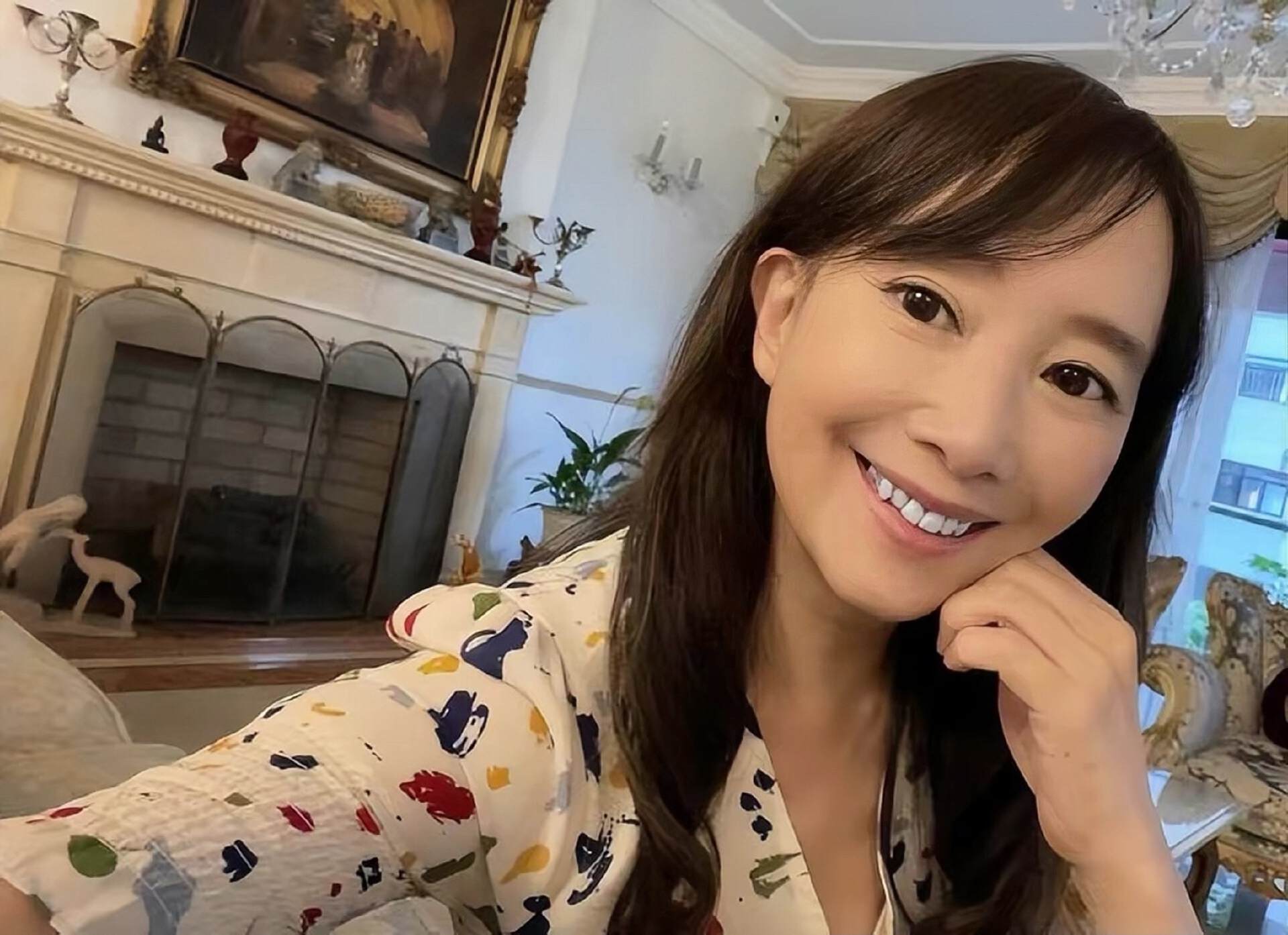 香港知名女星三子全部移民美國，嫁日本老公，抗癌成功狀態凍齡 - 