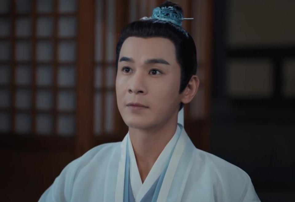 一脸坑洼硬演大众情人44岁乔振宇不服老让人看着真难受