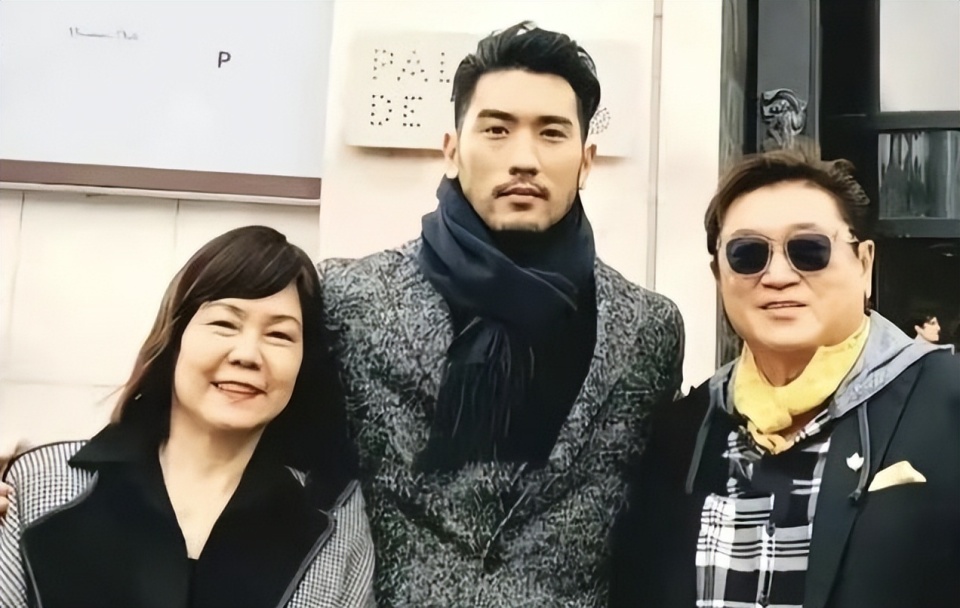 bella前往寺庙为高以翔父子诵经祈福四年了她还是没有走出来