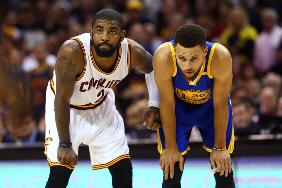 16年总决赛库里被欧文打爆,不仅是一个关键三分,还有防守完爆