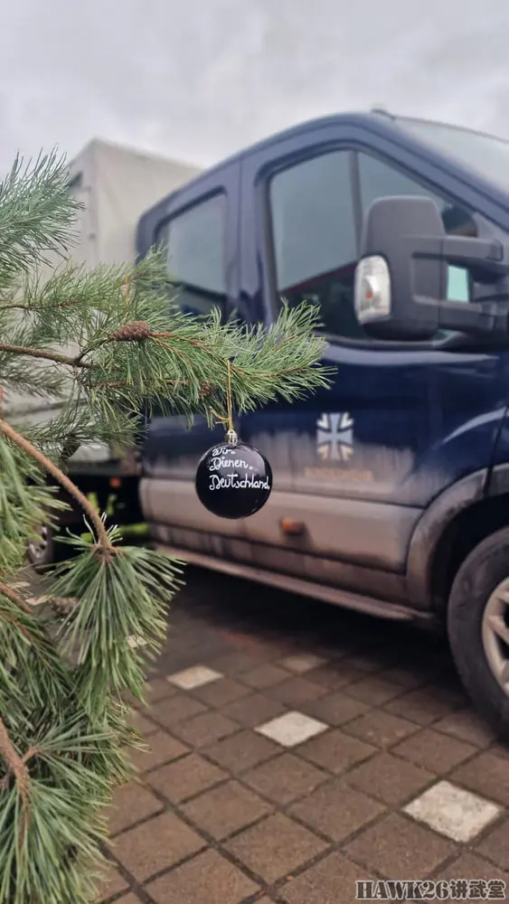 德軍戰鬥訓練中心聖誕節宣傳照 讓武器充滿節日氣氛 享受輕鬆假期 - 