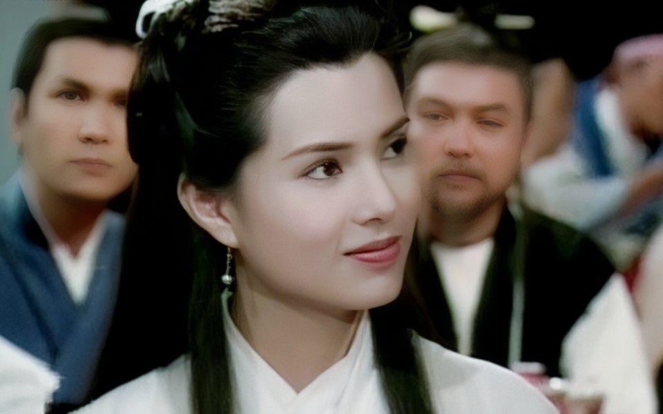 除此之外,李若彤出演的《天龙八部》也赢得高人气,她在剧中饰演"王