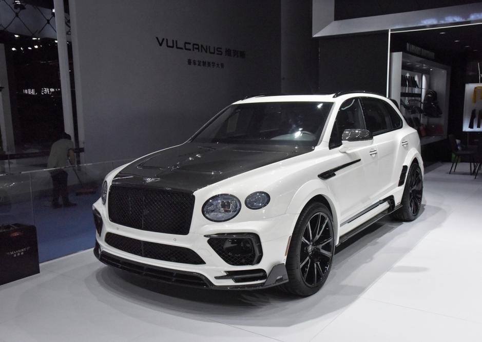 换上大量的碳纤维迈莎锐的添越售价接近500万傲视群雄