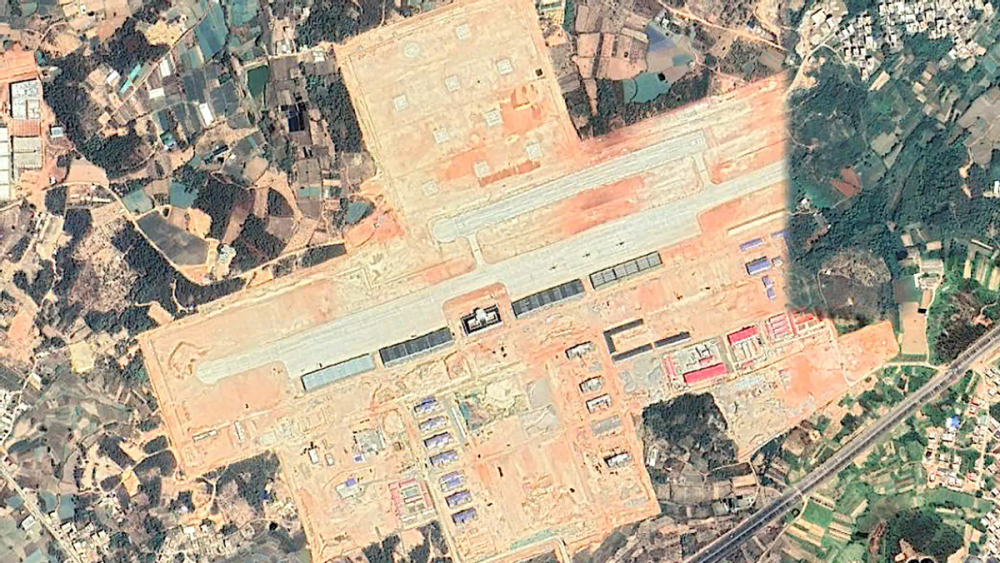 就曾经报道过,大陆正在靠近台湾的福建沿海地带新建,扩建多个军用机场