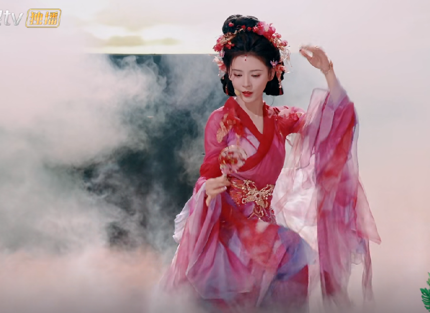 节目里,张予曦身穿精美古装,唱了一首《红昭愿》.
