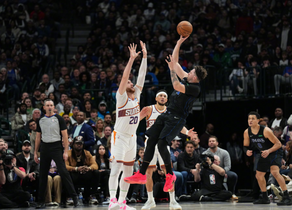 太阳为何能赢独行侠布克46分只是其一杜兰特与东契奇才是关键