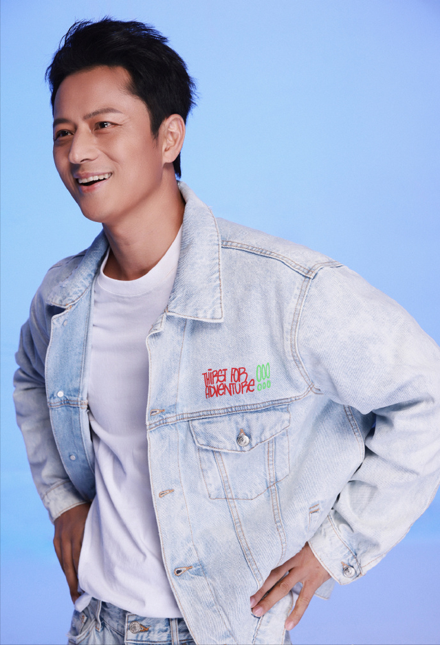 林江国:长得帅演技好,戏红人不红,46岁有妻有女幸福着