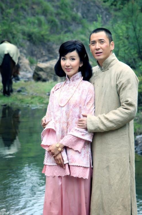 娄艺潇新片惹争议,胡一菲滤镜不保,回顾其尴尬的十年影视之路