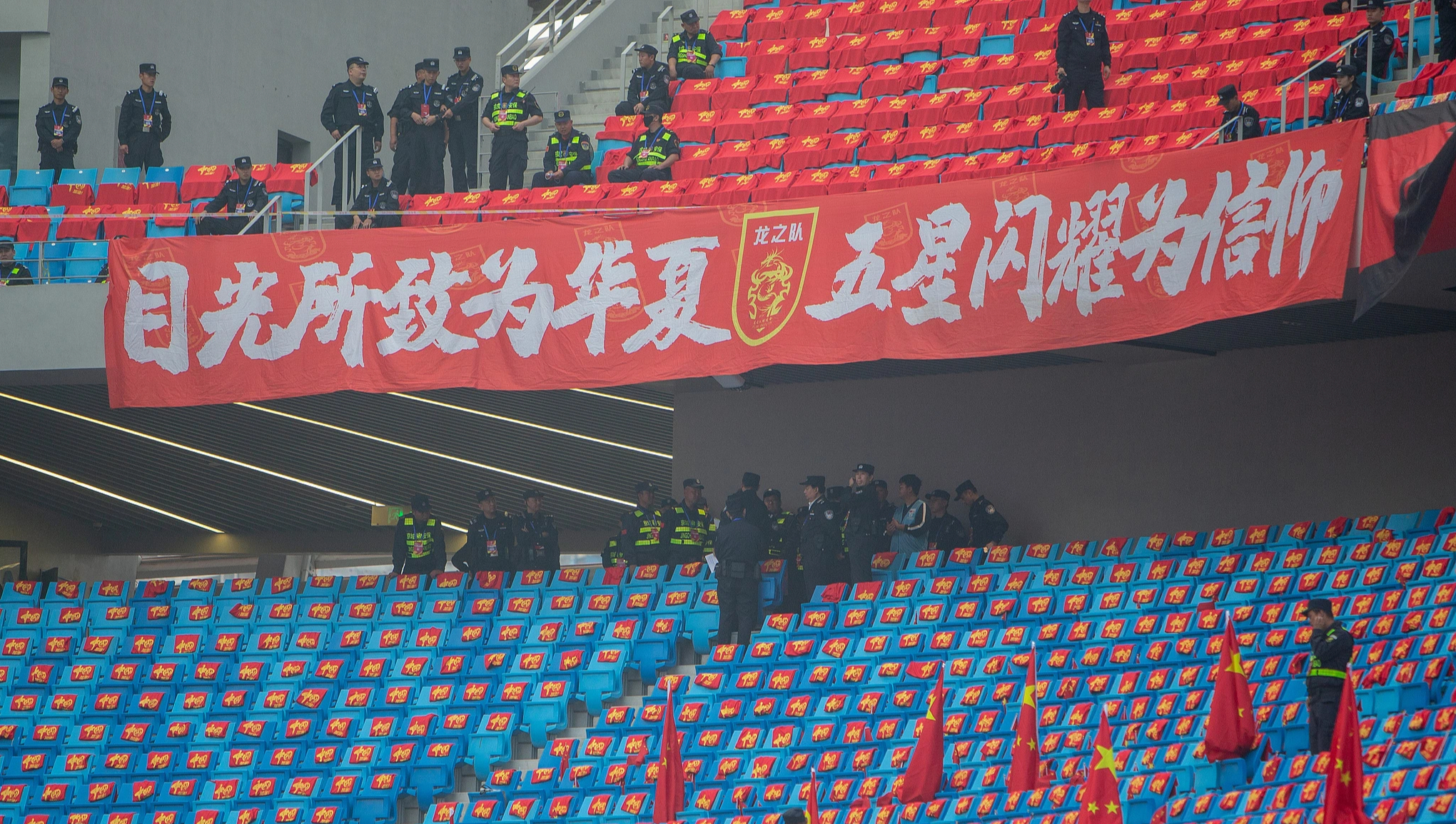 专题·邵佳一当选国足主帅伊万下课后退休