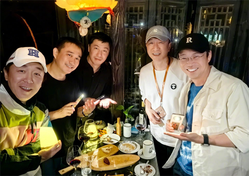 《盒子里的猫》官宣阵容,黄磊停办《向往》,张艺兴黄渤王迅集结_腾讯