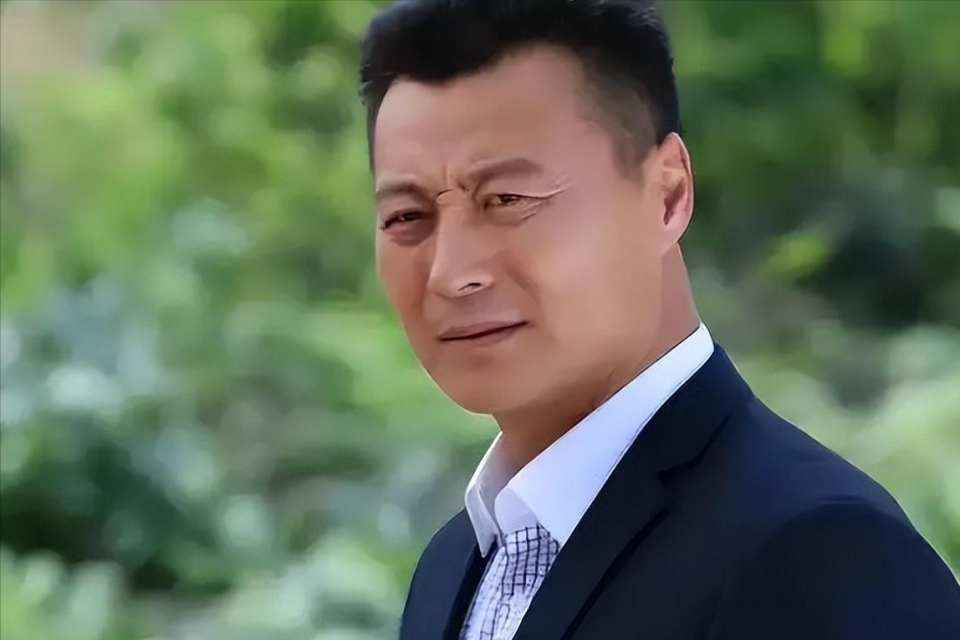 任程伟:她陪我住地下室7年,没房没车没存款,成名后哪敢抛弃?_腾讯新闻