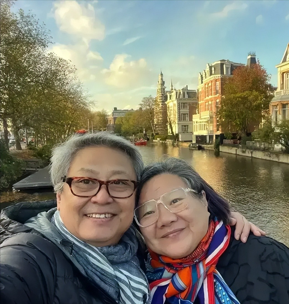 姜文前妻桑德琳:知性清醒退回朋友如今和比自己小15岁的"娇妻"周韵"夫