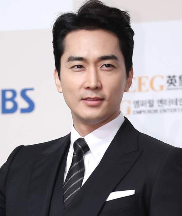 与张东健,李秉宪,元彬并称为"韩流四大明星"之一,宋承宪出生于1976年