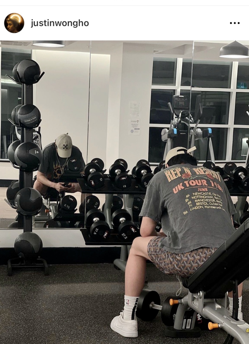 萧亚轩终认分手,黄皓被曝与女邻居闪婚,恋爱细节老婆容貌全公开