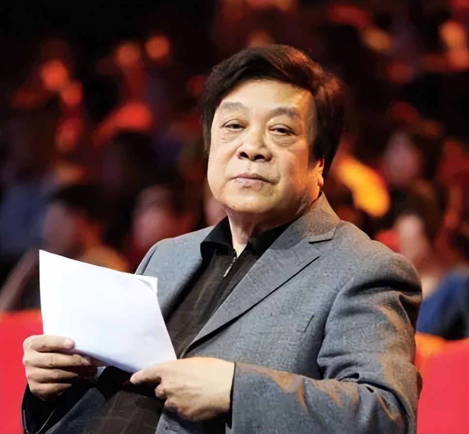 主持春晚12年,赵忠祥从未有过失误,母亲和妻子成为他永远的愧疚_腾讯