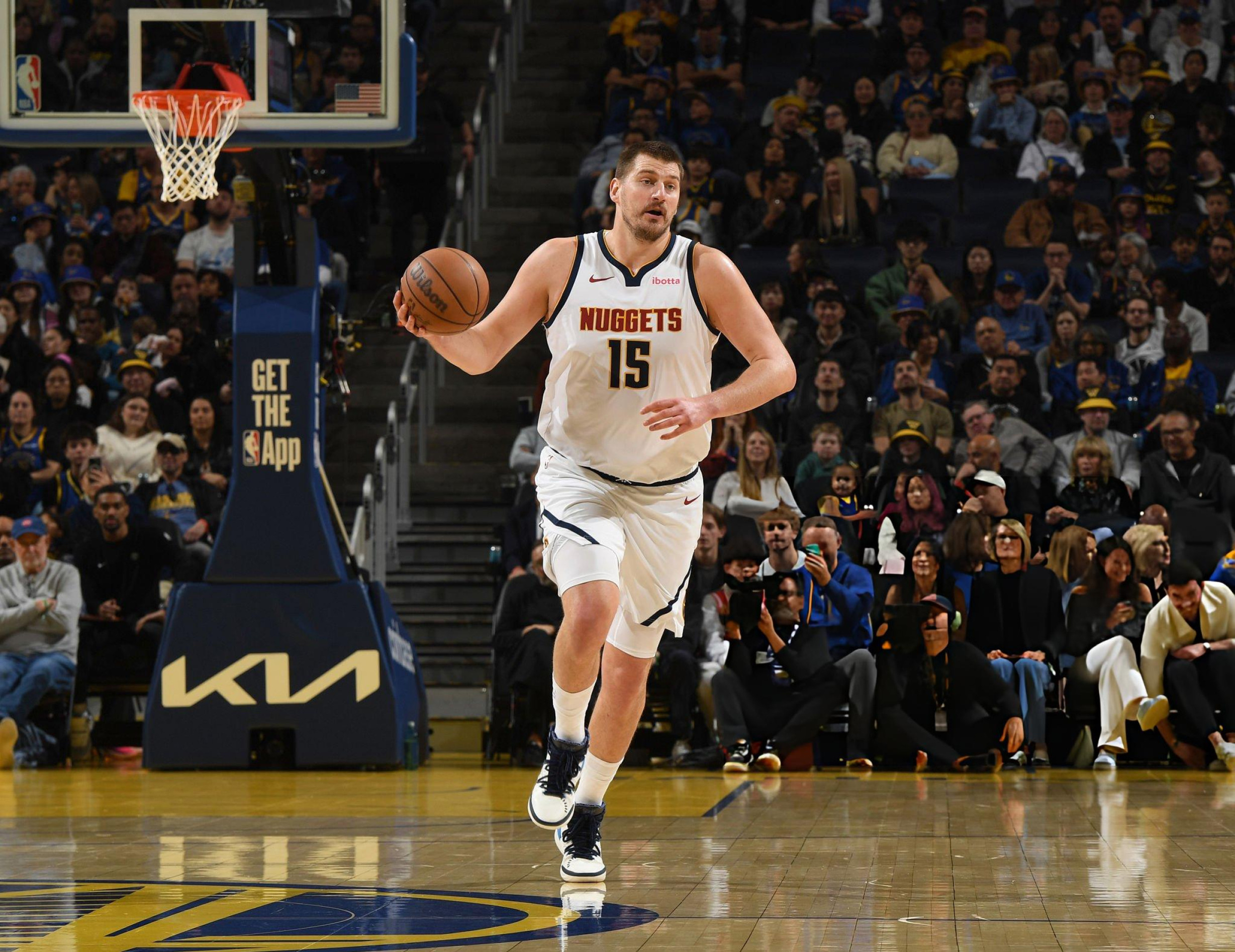 殘陣勇士末節20-2大爆冷！約基奇空砍35+20+12 創生涯第185次三雙 - 