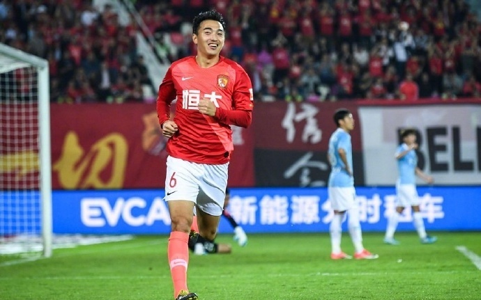 大连实德,及韩国大邱fc和全北现代,广州恒大,上海申花等队,但冯潇霆最