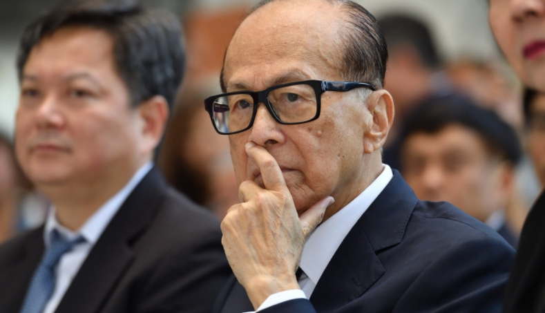 繁花结局没人知道的大彩蛋李嘉诚居然出现在了玲子店里