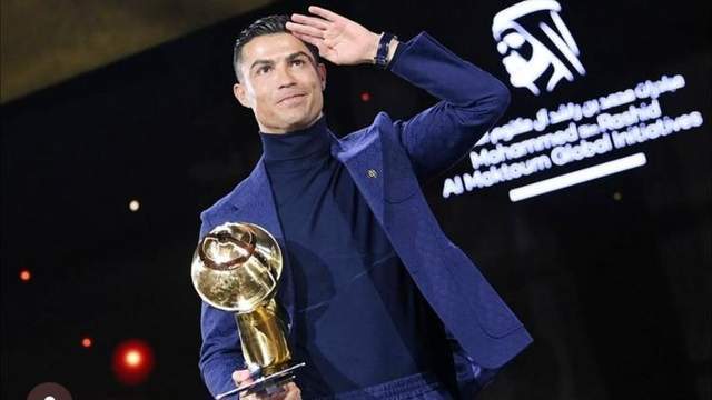 含金量超高曼城中锋荣膺环球足球年度最佳c罗举动展现大格局