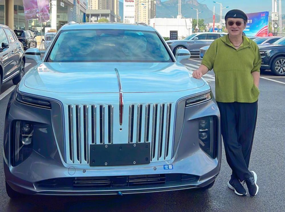 蔡国庆开h9靳东开l5黄安喜提ehs9国产红旗车不会掉面