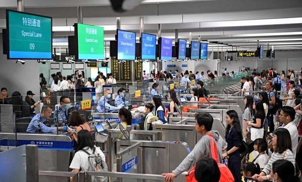 广深港高铁跨境客流83.9万人次，1600列加班车，高峰通关扛得住吗_腾讯新闻
