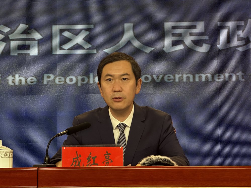 内蒙古自治区民政厅党组成员,副厅长成红亮介绍,内蒙古推动社会救助