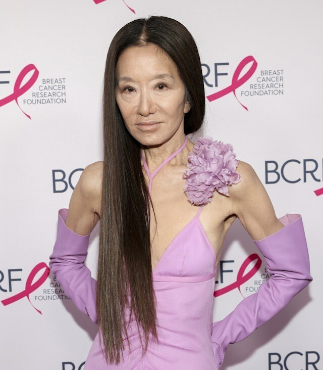 75岁"婚纱女王"王微微,与小36岁奥运冠军男友分手,近照曝真实状态