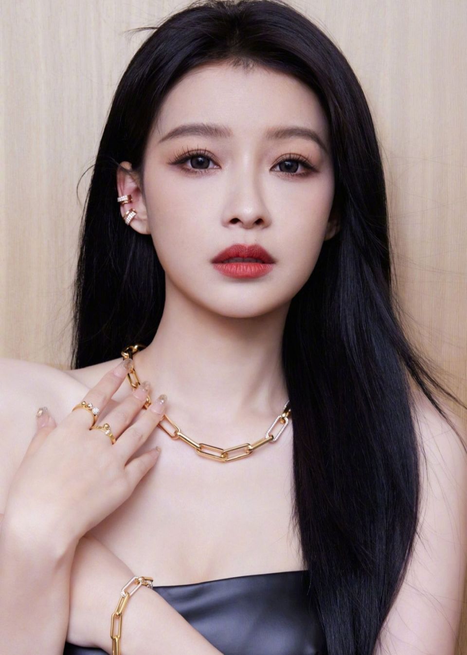 柳俊烈韩素希被曝恋情,男方无缝衔接惹争议,前女友李惠利发文内涵