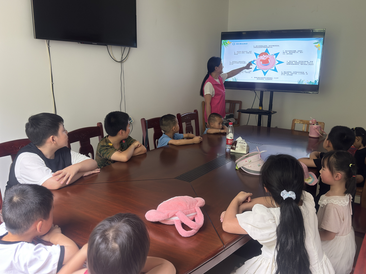 "守护孩子,安全一夏"暑期安全教育讲座