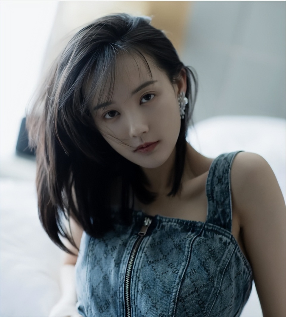 出生普通工人家庭,却成为了大明星,比演技出圈的是李一桐的语录