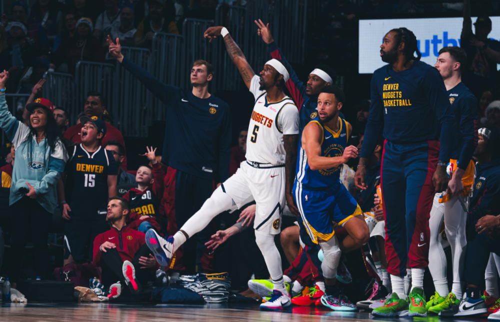 21投7中库里圣诞大战又低迷了勇士三将成惊喜约基奇26148