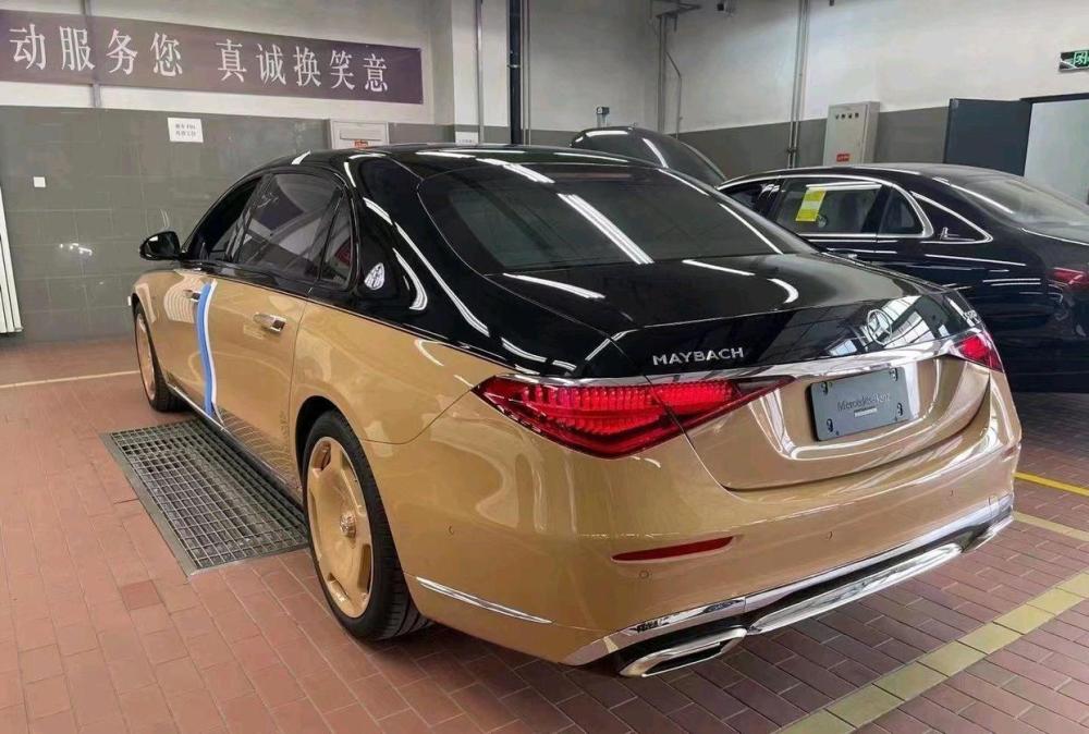 新款迈巴赫s680抵港,双色车身 大饼轮毂,堪称艺术品_腾讯新闻