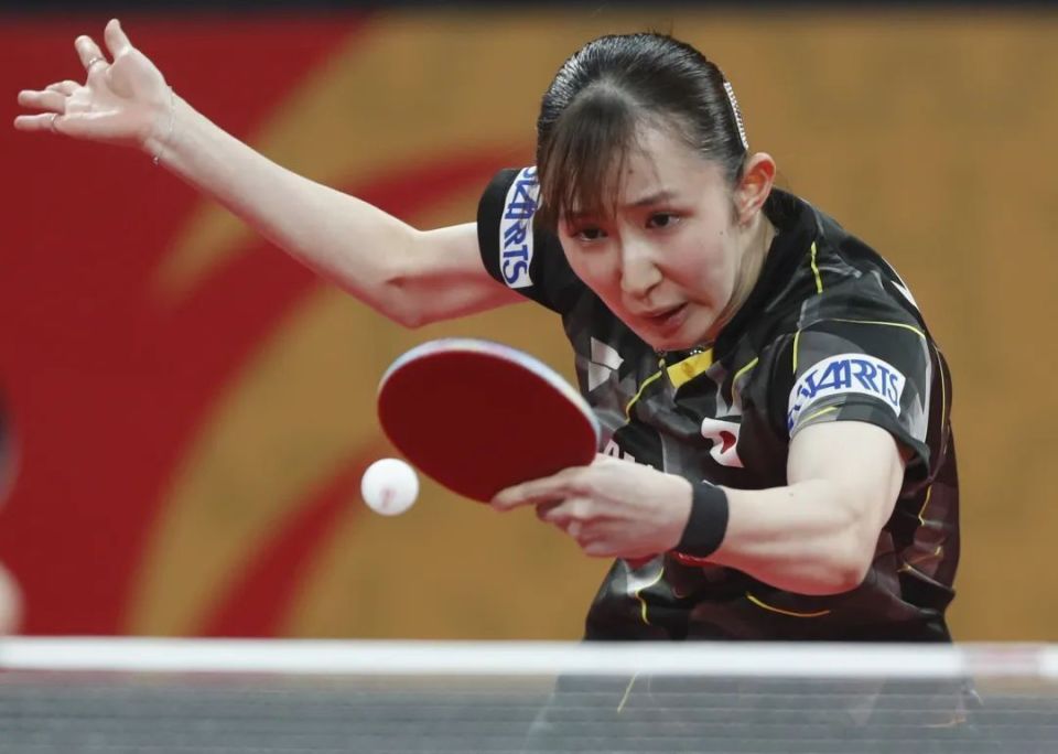 欢呼！王曼昱3-0横扫早田希娜，国乒领先日本队，刘国梁掌声雷动_腾讯新闻