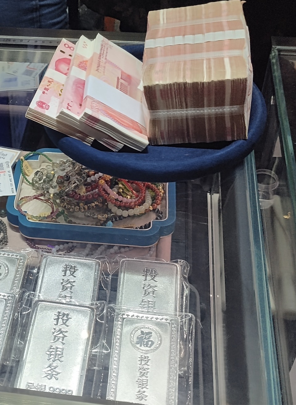 记者调查｜白银晋升全球第三大资产深圳水贝上演“抢银风暴”-腾讯新闻