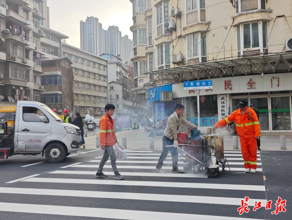 江汉区焕新微循环道路，疏通城市交通“毛细血管”_腾讯新闻