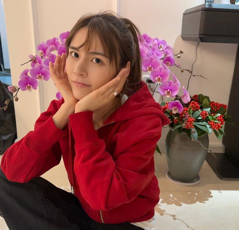 廖语辰为苏醒庆生甜蜜表白老公浪漫又有仪式感上千元菠萝抢镜