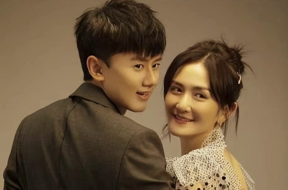 张杰,谢娜带孩子出游,生活堪称偶像剧,表情却出卖了内心_腾讯新闻