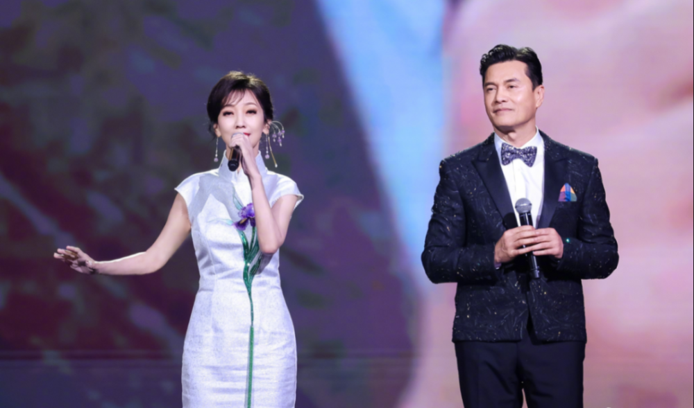 看完赵雅芝,孙俪,杨紫露额头的造型,难怪她们不敢掀起刘海!插图