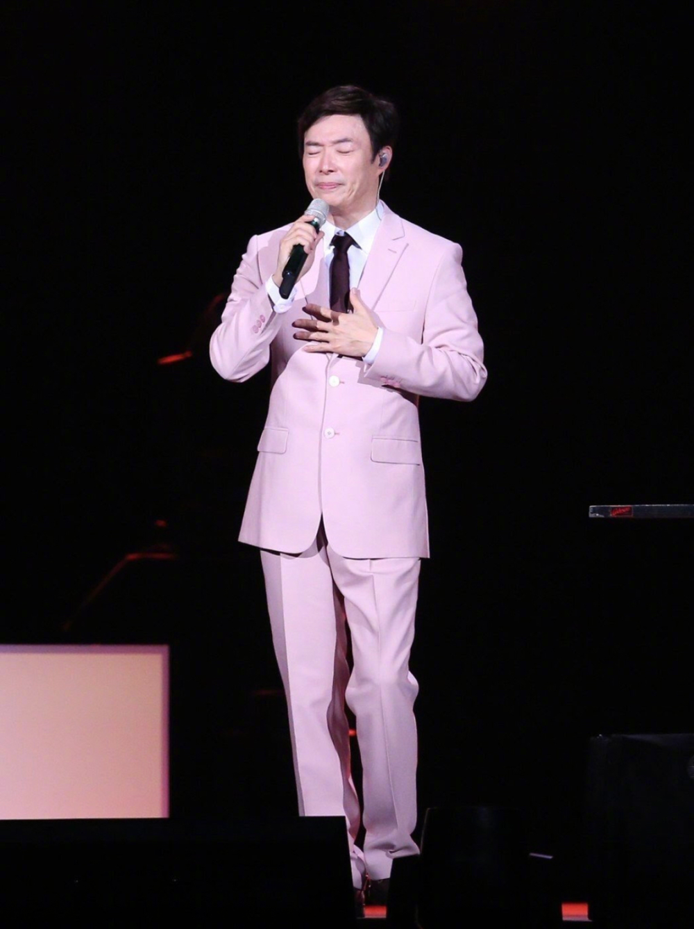 费玉清多次被传身体抱恙,如今爆出病重被私生子看护,粉丝忙辟谣-腾讯