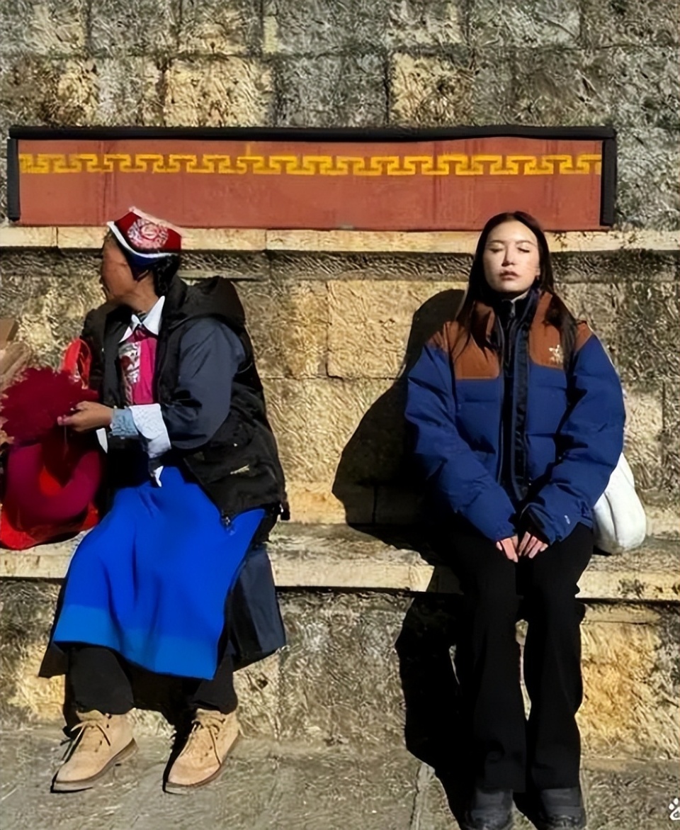 bella前往寺庙为高以翔父子诵经祈福四年了她还是没有走出来