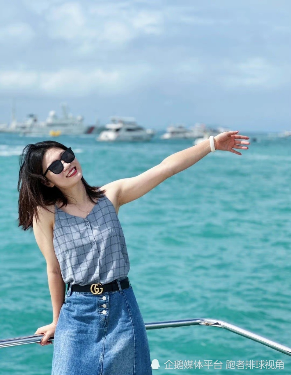 王梦洁晒自拍,穿吊带十分性感,笑容自信心情大好_腾讯新闻