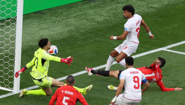韩国命悬一线！世界杯：伊朗压哨绝杀被吹，埃及1-1小组第二出线