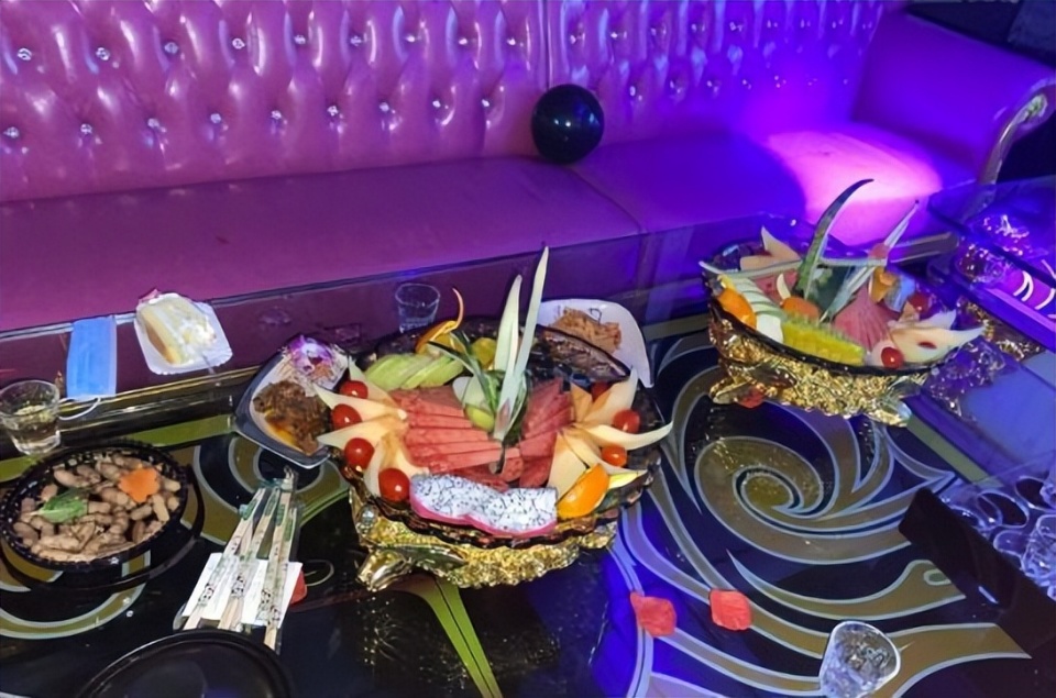 9年关店9万家,ktv的没落的真相,并非是年轻人不喜欢群体社交_腾讯新闻