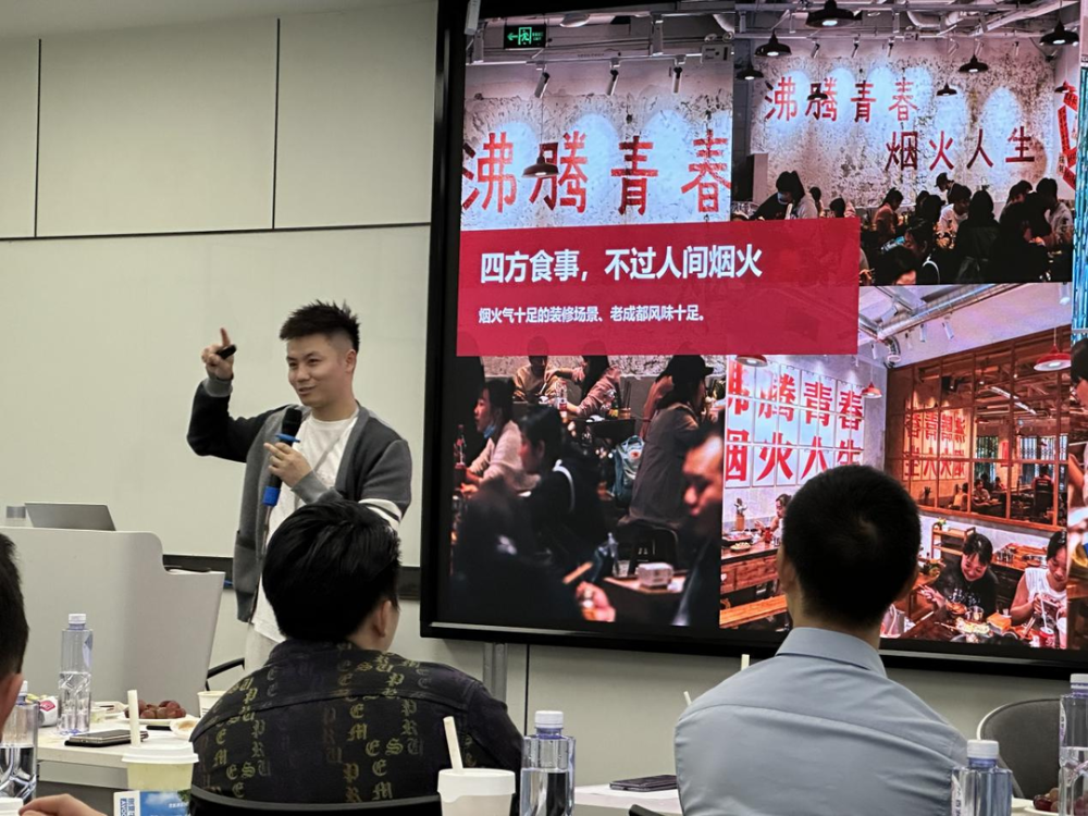 冯校长老火锅荣获成渝餐饮行业标杆大奖仅半年时间如何杀出红海重围