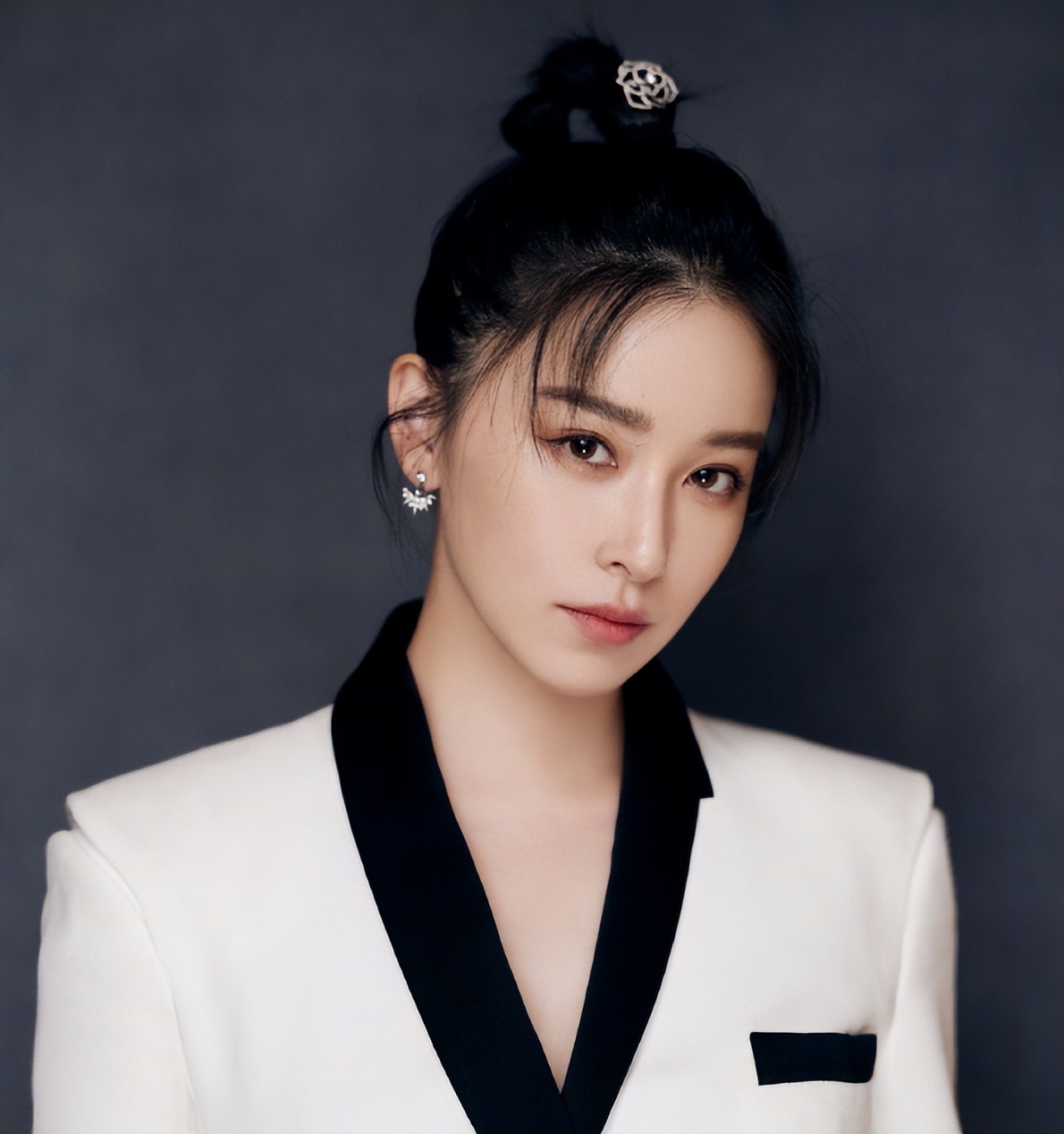 闞清子的熱搜爆了！被曝嬰兒剛出生就夭折，網友情緒一邊倒 - 