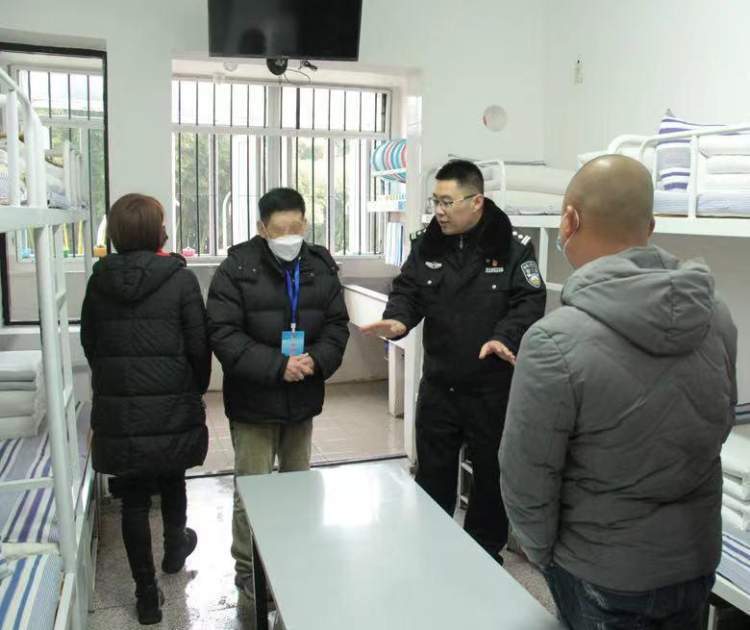 宝山监狱开放日家属面对面帮教服刑人员